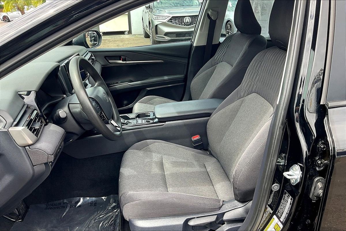 Used 2025 Toyota Camry LE FWD image 23