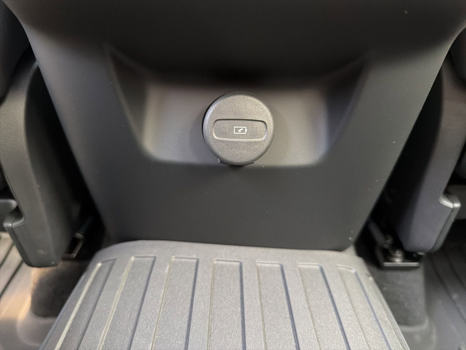 New 2026 Volvo XC60 B5 Plus w/ Protection Package Premier image 36