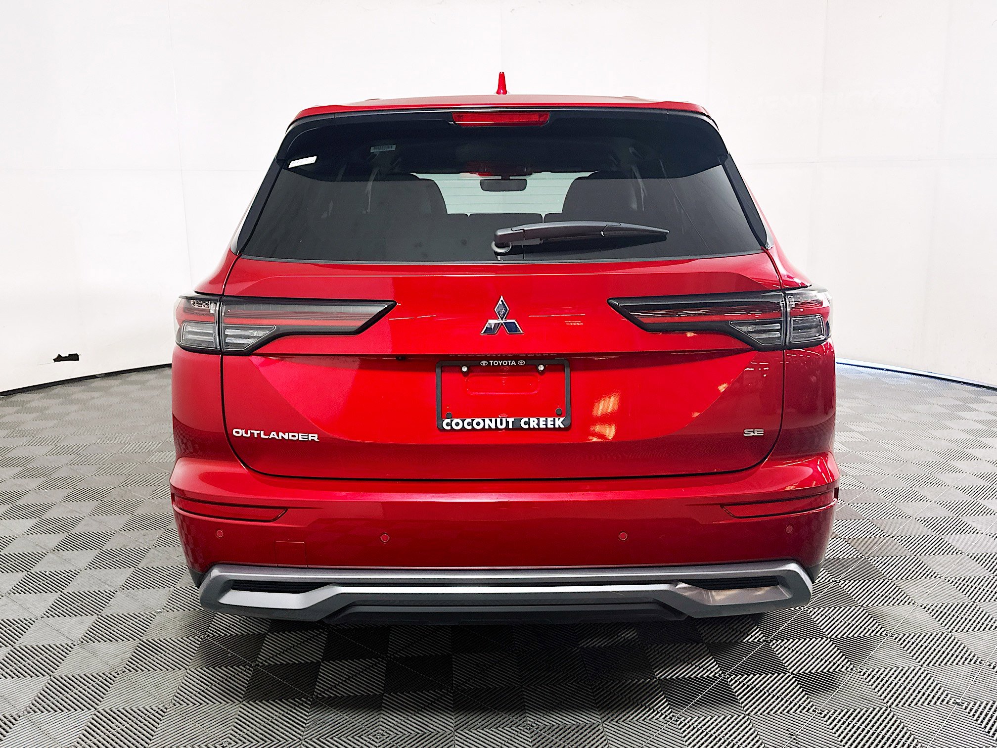 Used 2025 Mitsubishi Outlander SE FWD image 4