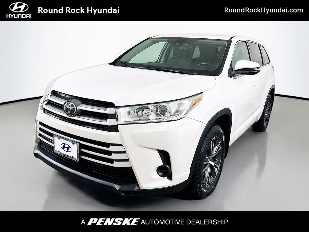 Used 2017 Toyota Highlander LE image 1