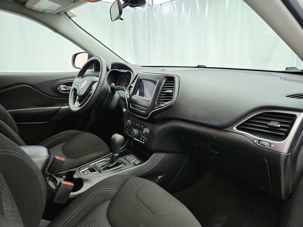 Used 2020 Jeep Cherokee Latitude image 21
