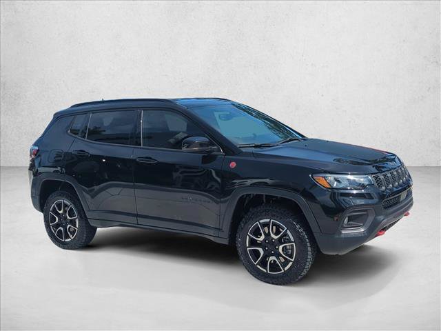 Used 2024 Jeep Compass Trailhawk AWD/4WD image 3