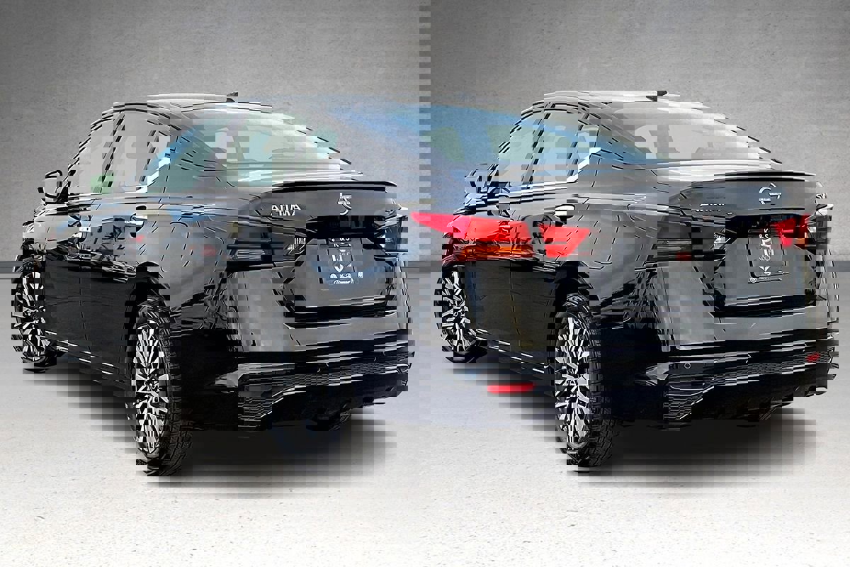 Used 2024 Nissan Altima 2.5 SV image 31