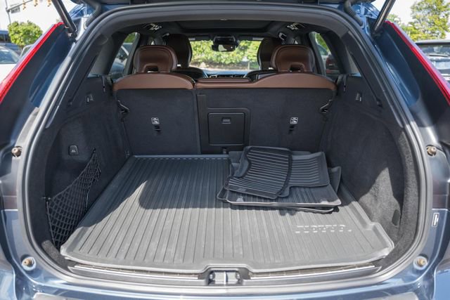 Used 2021 Volvo XC60 T5 Momentum w/ Advanced Package AWD/4WD image 10