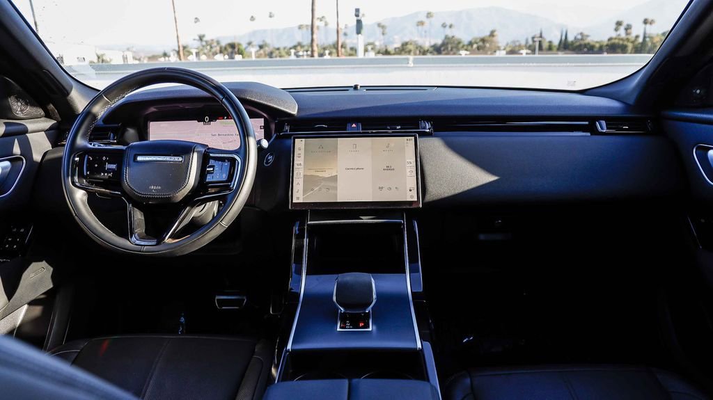 Used 2024 Land Rover Range Rover Velar Dynamic SE image 15