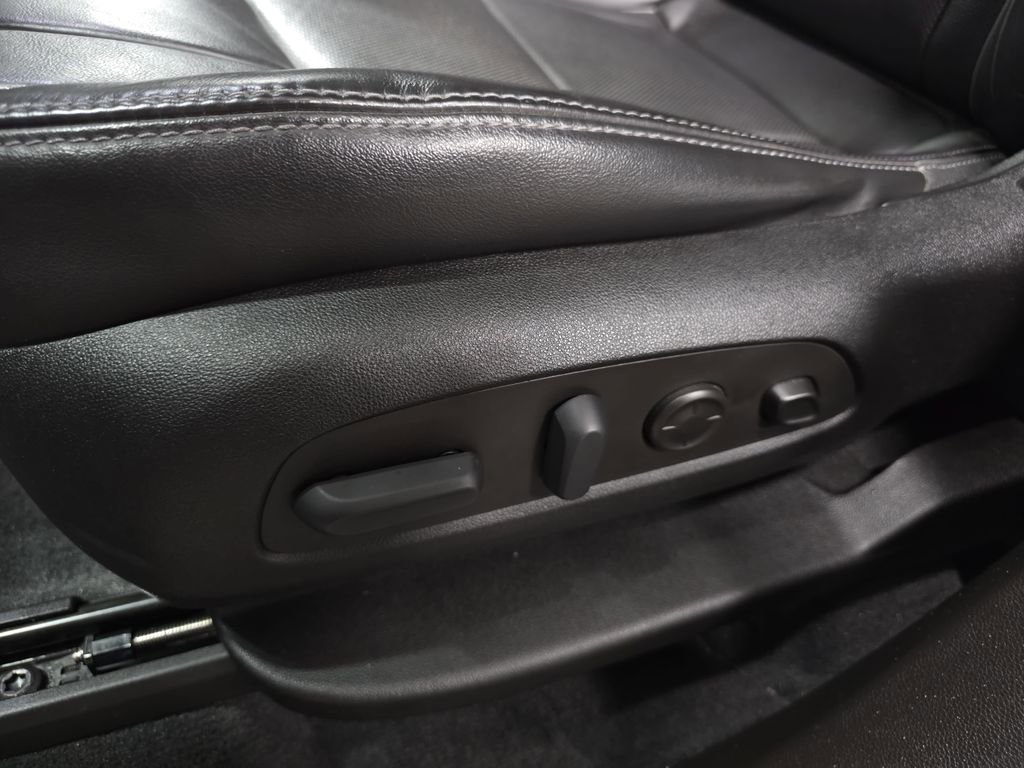 Used 2021 Buick Enclave Avenir w/ Avenir Technology Package image 39