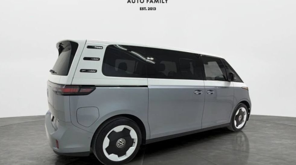 Used 2025 Volkswagen ID. Buzz 1st Edition AWD/4WD image 6