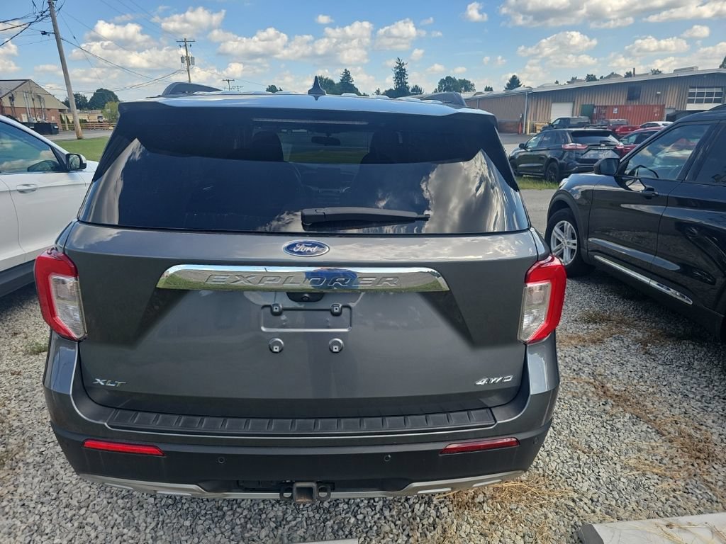 Used 2023 Ford Explorer XLT w/ Equipment Group 202A AWD/4WD image 9