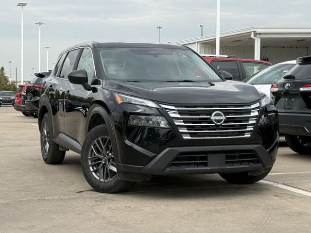Used 2024 Nissan Rogue S AWD/4WD image 2