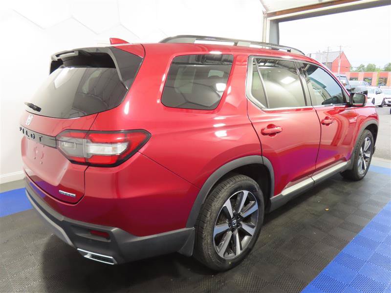 Used 2024 Honda Pilot Touring image 14