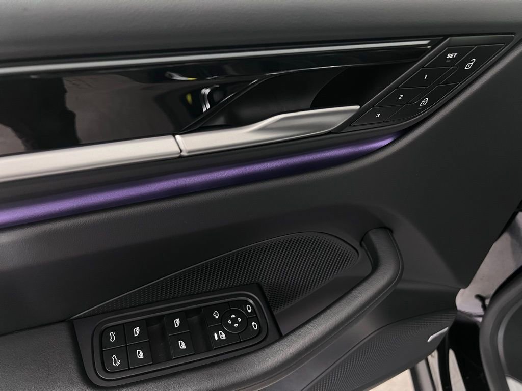 Certified 2025 Porsche Macan Electric image 29
