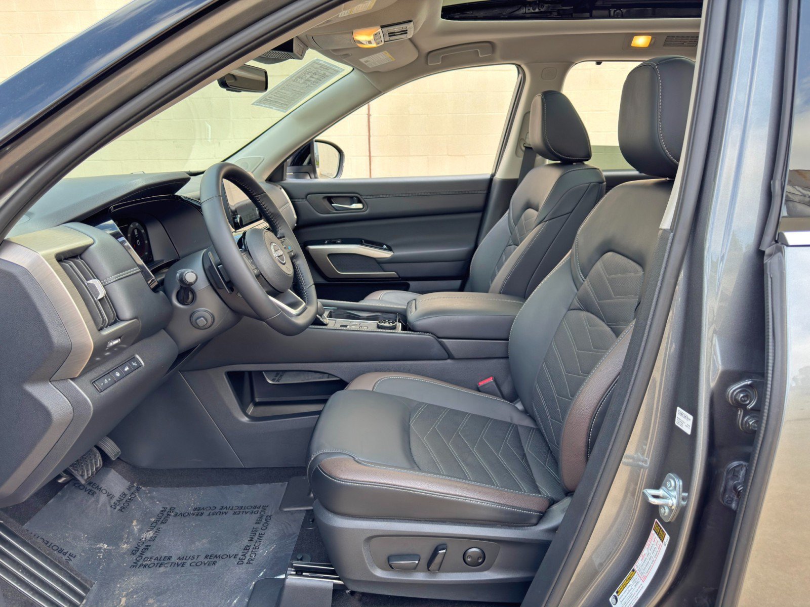 Used 2025 Nissan Pathfinder Platinum AWD/4WD image 17