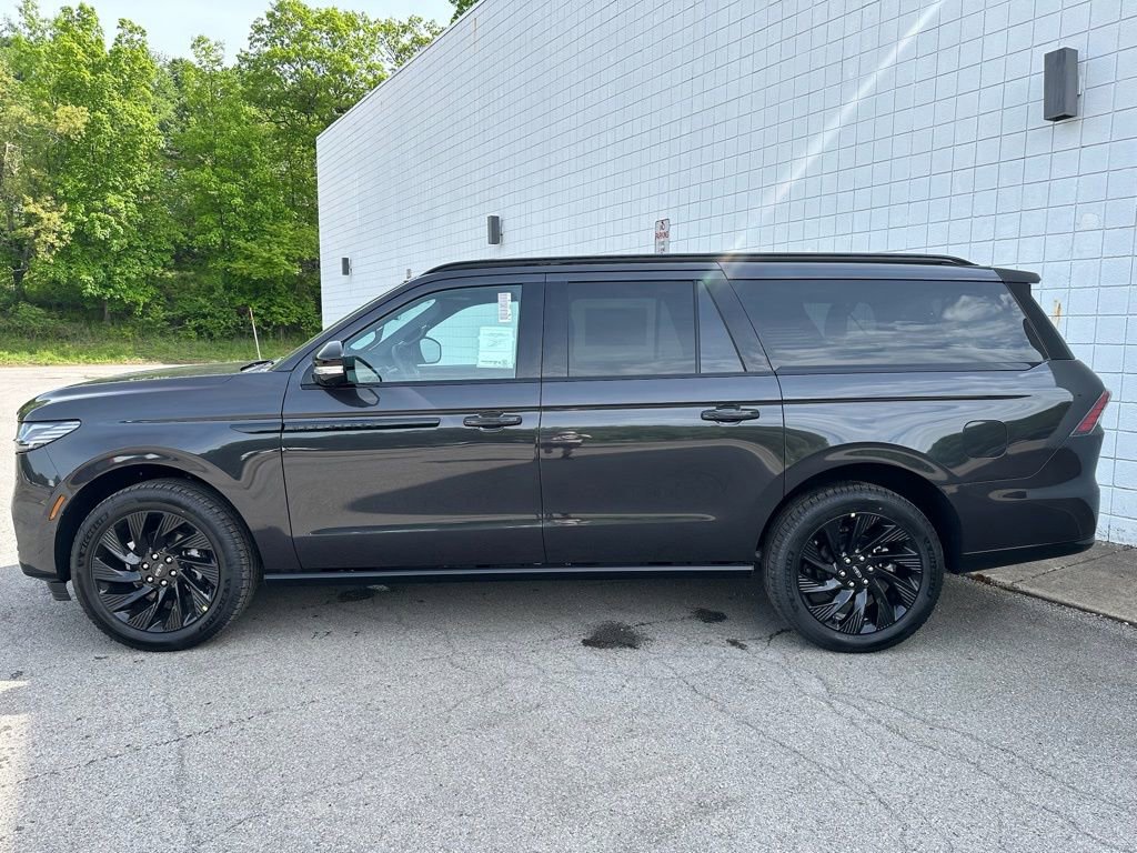 New 2026 Lincoln Navigator L Reserve w/ Jet Appearance Package AWD/4WD image 2
