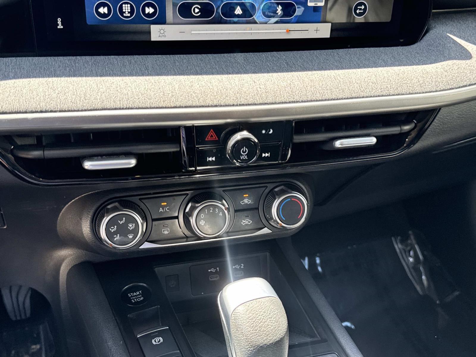 Used 2025 Nissan Kicks SV FWD image 22