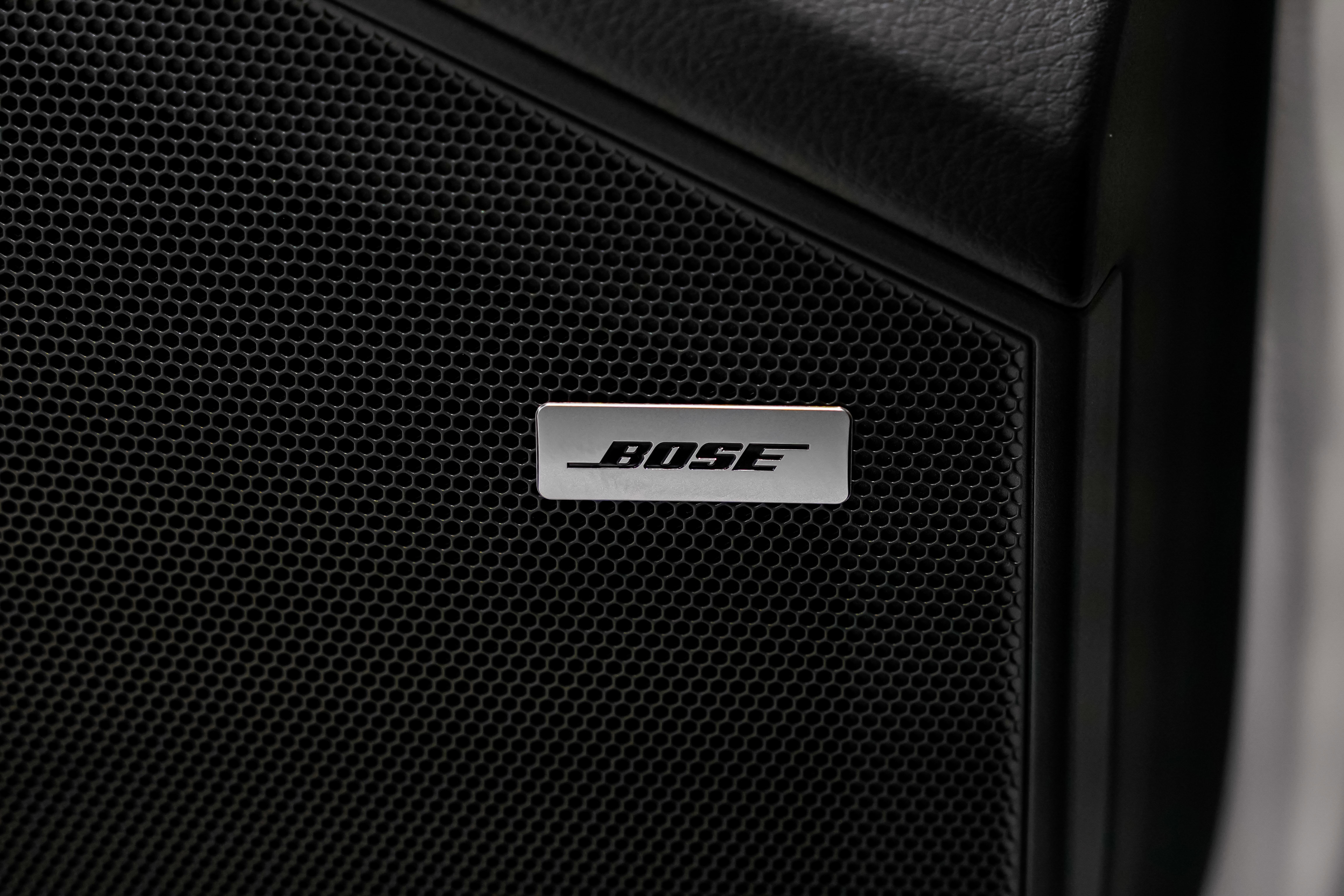 Used 2024 Porsche Cayenne Coupe w/ Premium Package Plus image 17