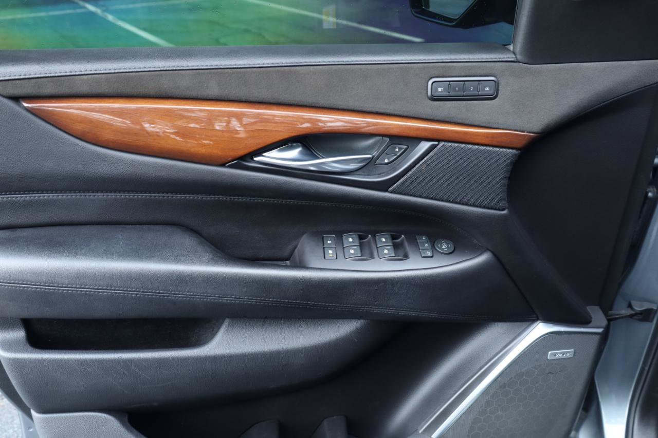 Used 2019 Cadillac Escalade ESV Luxury image 23