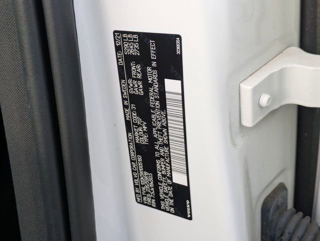 Used 2022 Volvo XC60 B5 Momentum image 37