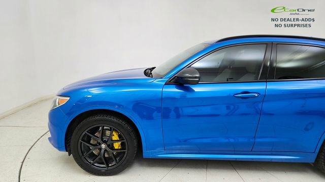 Used 2020 Alfa Romeo Stelvio Ti w/ Nero Edizione image 4