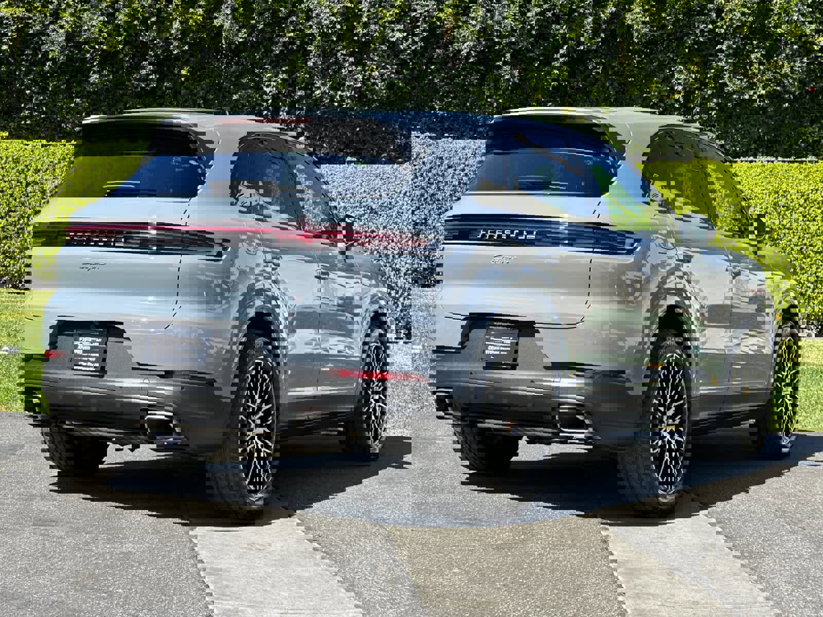 Certified 2025 Porsche Cayenne image 8