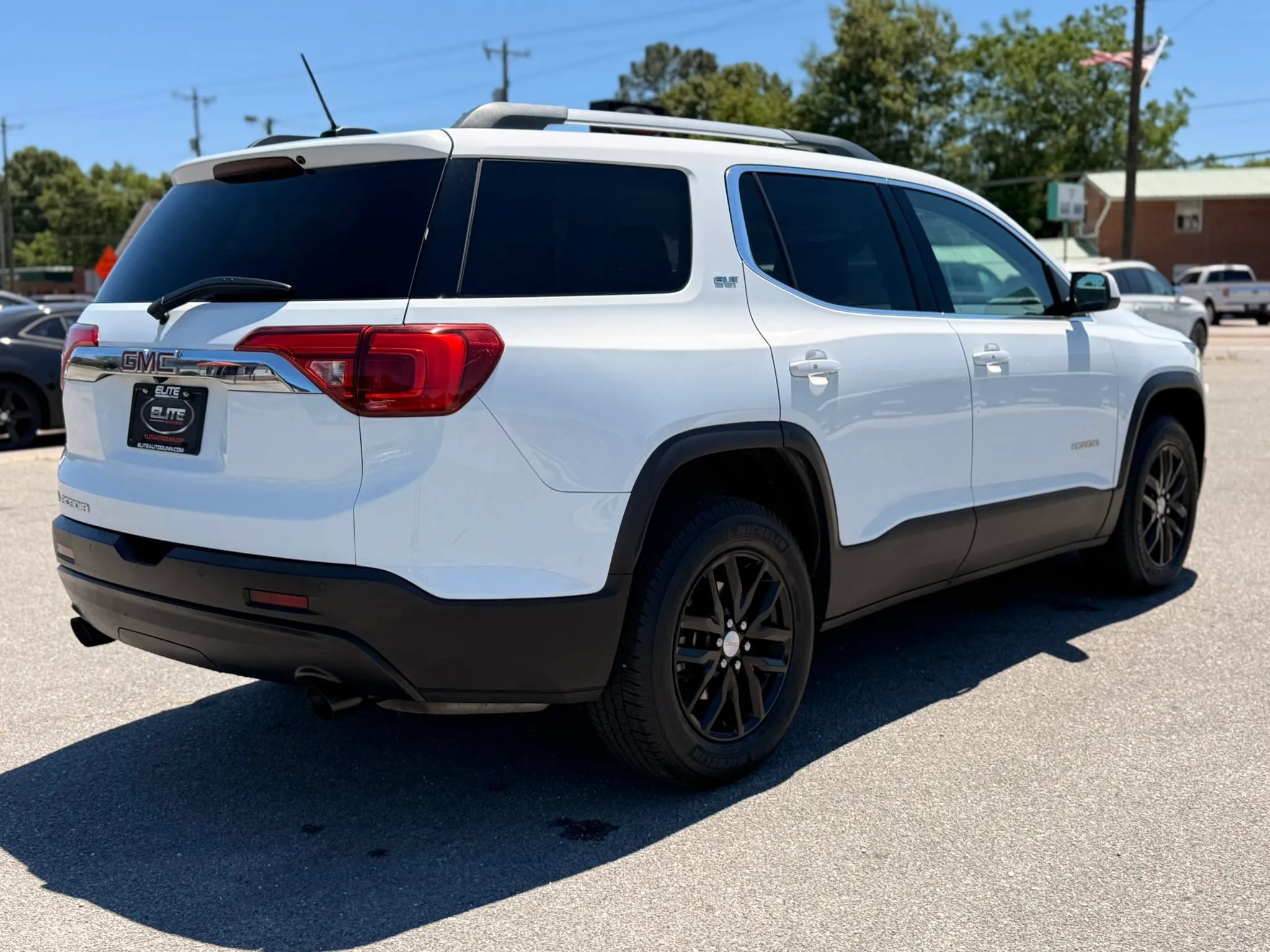 Used 2019 GMC Acadia SLT FWD image 9