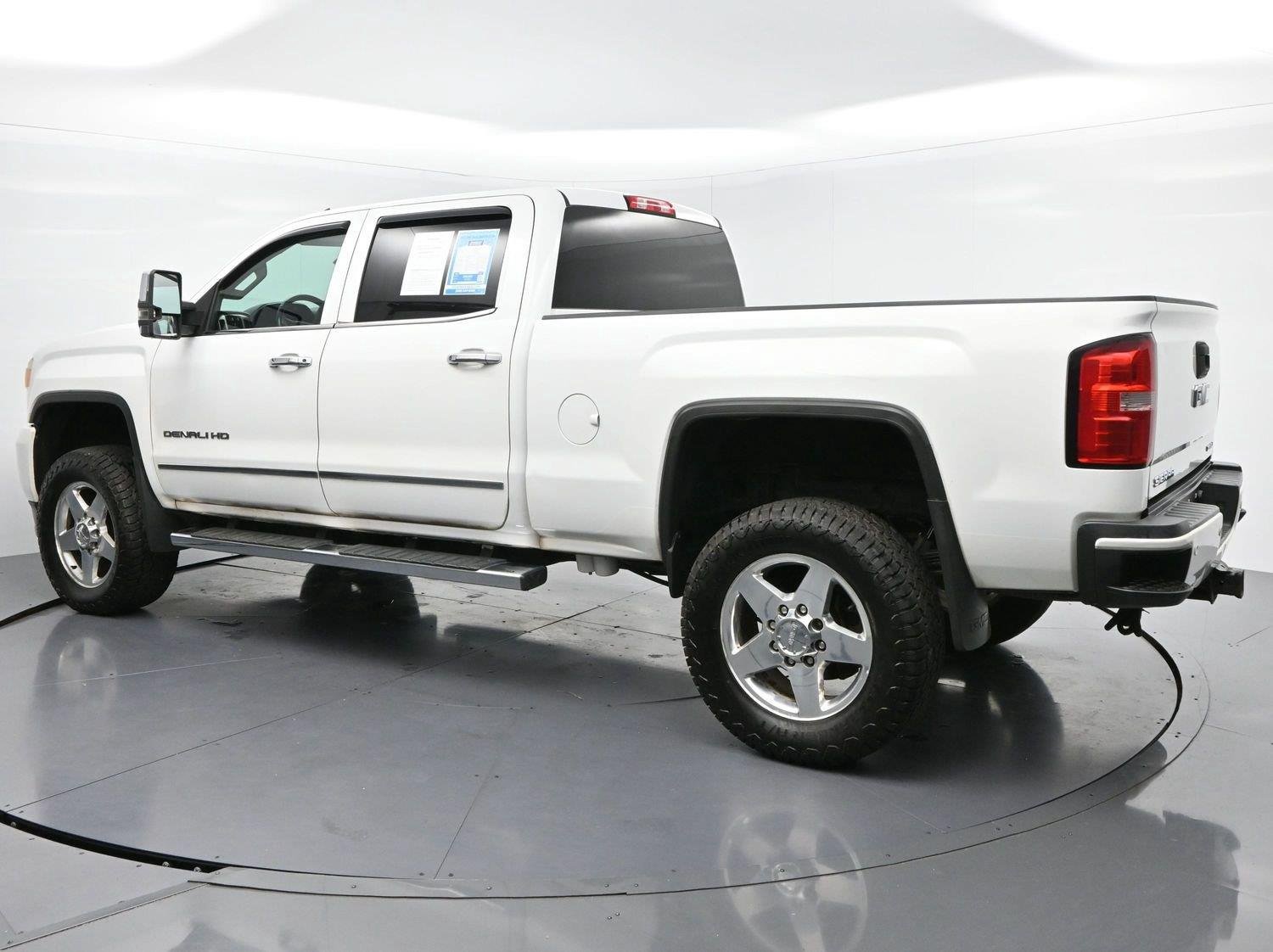 Used 2015 GMC Sierra 2500 Denali w/ Duramax Plus Package AWD/4WD image 5