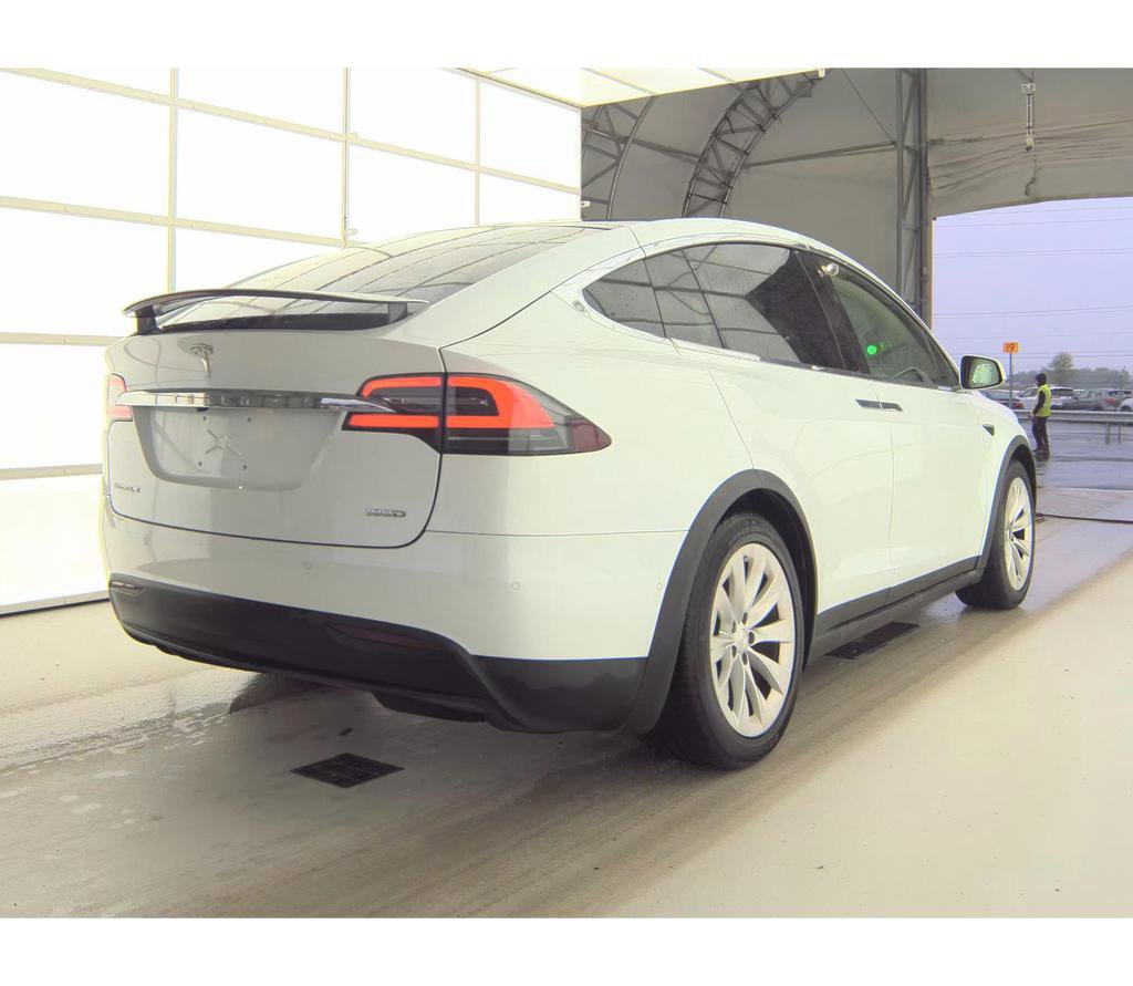 Used 2018 Tesla Model X 100D AWD/4WD image 4