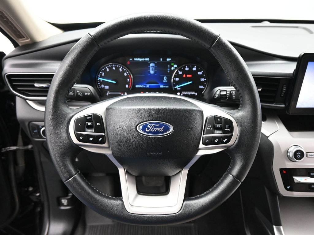 Used 2024 Ford Explorer XLT w/ Equipment Group 202A image 11