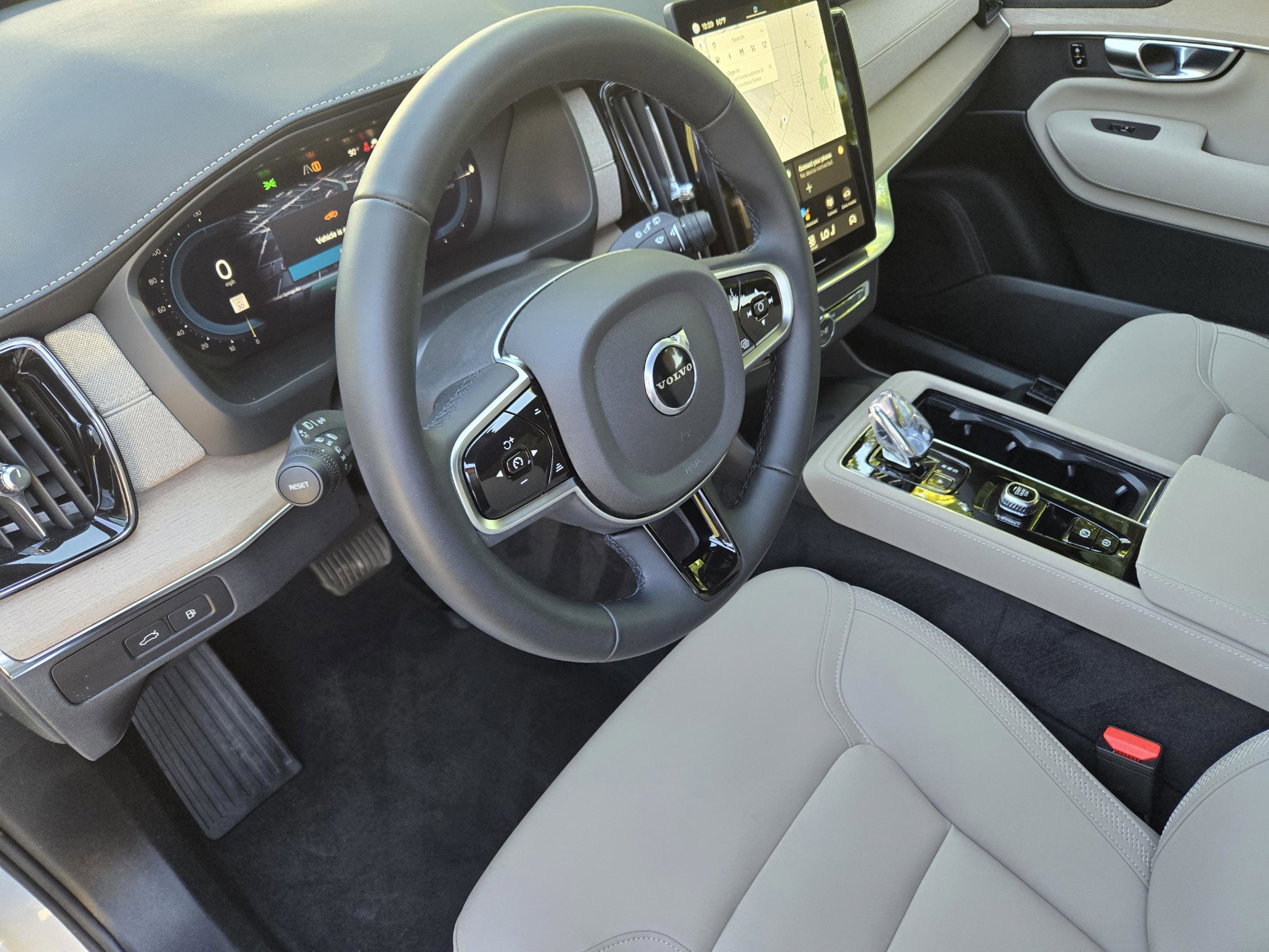 Certified 2025 Volvo XC90 T8 Plus w/ Protection Package Premier image 11