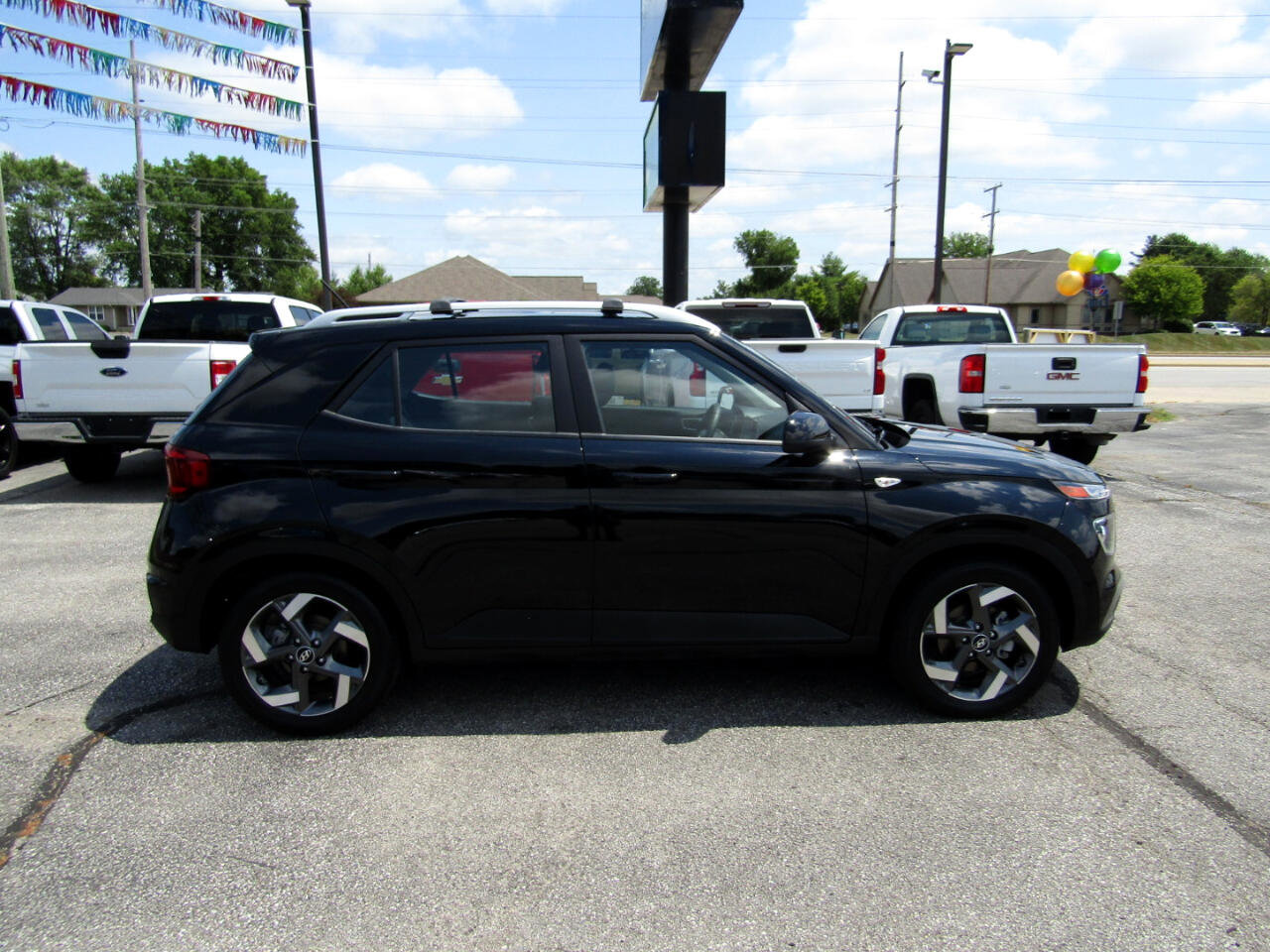 Used 2024 Hyundai Venue SEL image 8