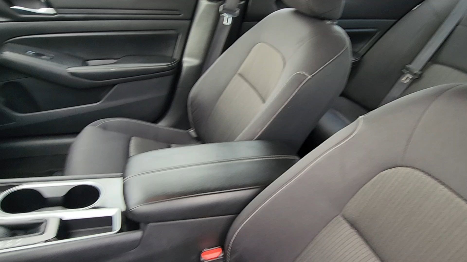 Used 2024 Nissan Altima 2.5 SV FWD image 33