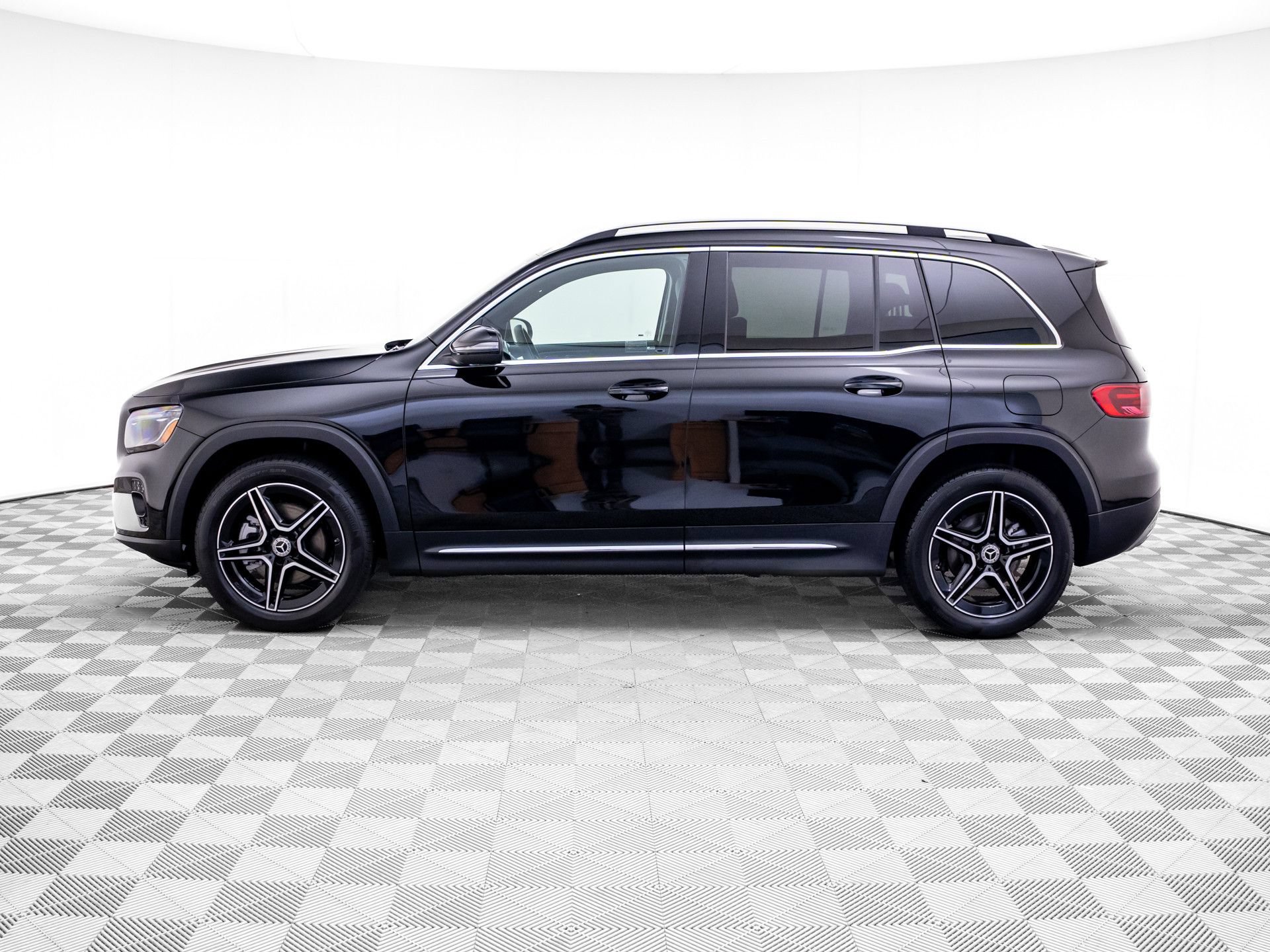 Used 2026 Mercedes-Benz GLB 250 video 2