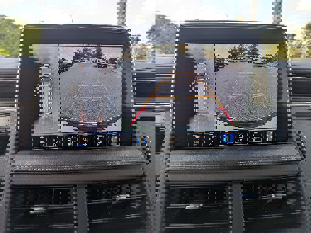 Certified 2021 Chevrolet Suburban Z71 w/ Luxury Package image 22