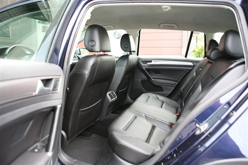 Used 2017 Volkswagen Golf Alltrack S AWD/4WD image 13