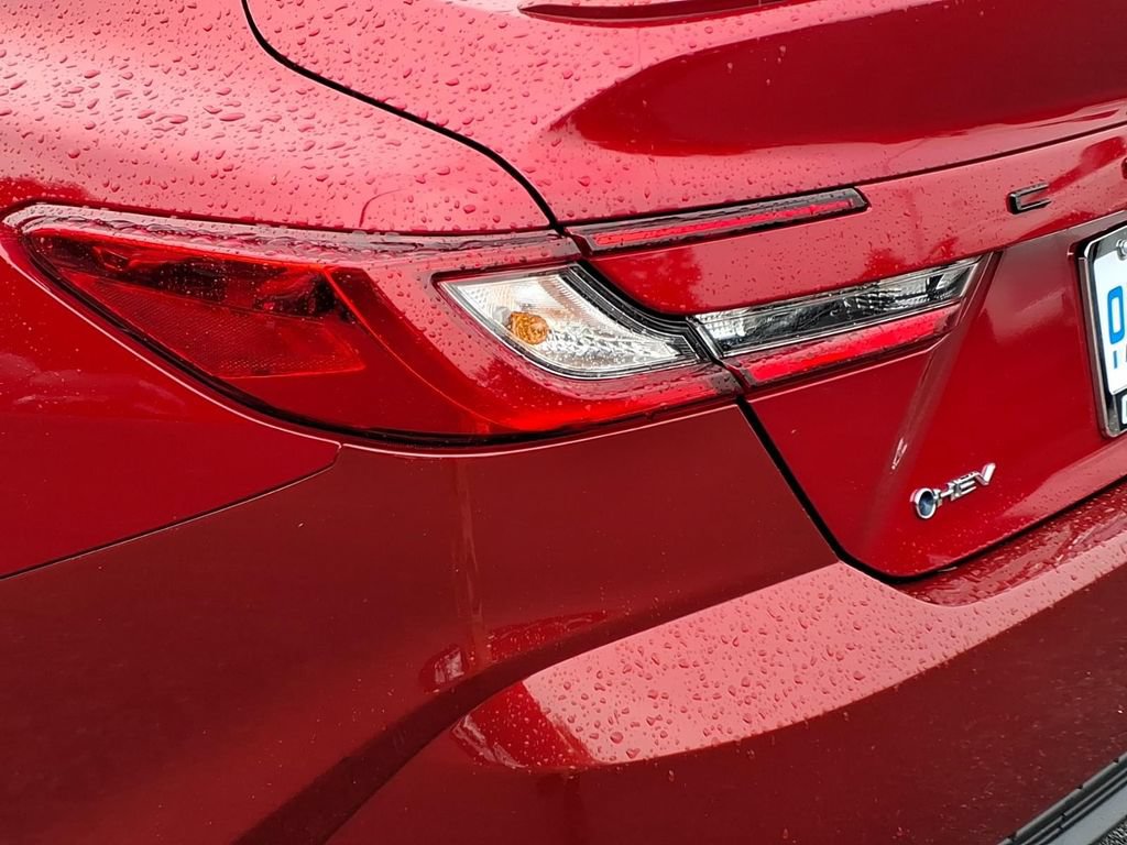 Used 2025 Toyota Camry SE FWD image 9