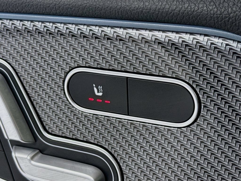 Used 2021 Mercedes-Benz GLB 250 4MATIC image 23