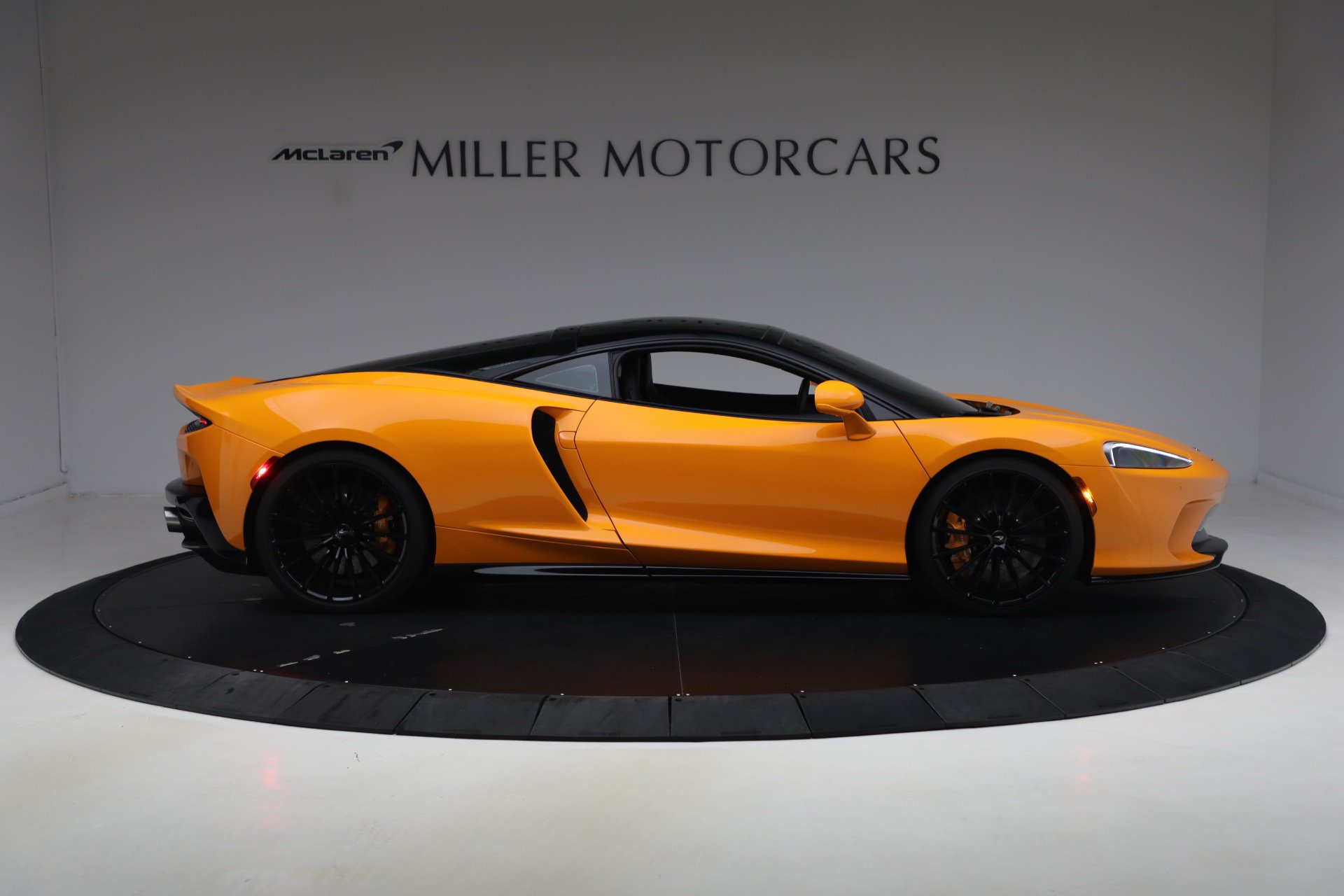 Used 2023 McLaren GT RWD image 9