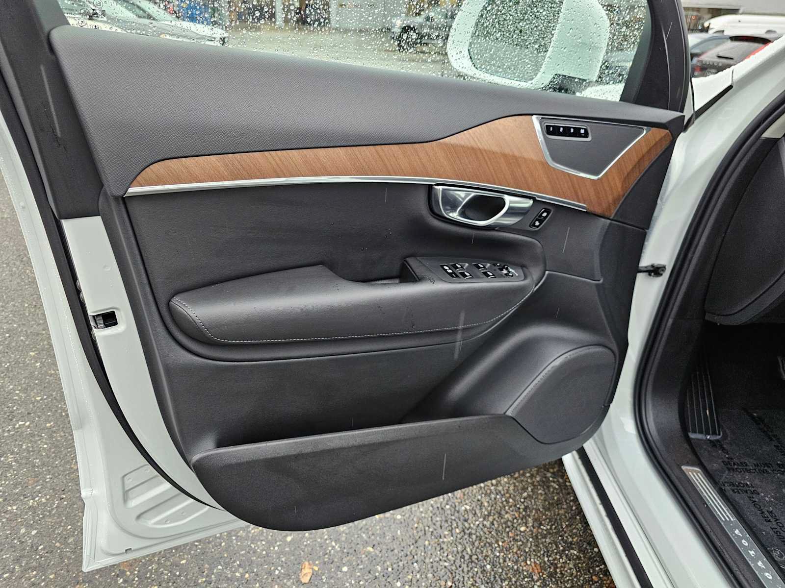 New 2025 Volvo XC90 B6 Plus w/ Protection Package Premier AWD/4WD image 24