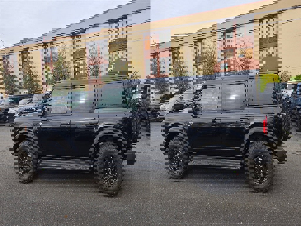 New 2025 Ford Bronco Outer Banks w/ Black Appearance Package image 8