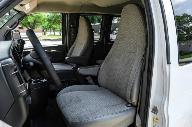 Used 2015 Chevrolet Express 2500 LT w/ LT Preferred Equipment Group RWD image 29