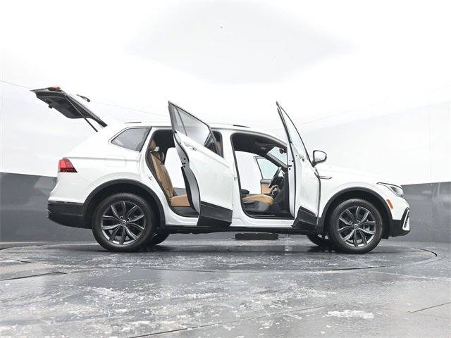 Used 2022 Volkswagen Tiguan SE image 31