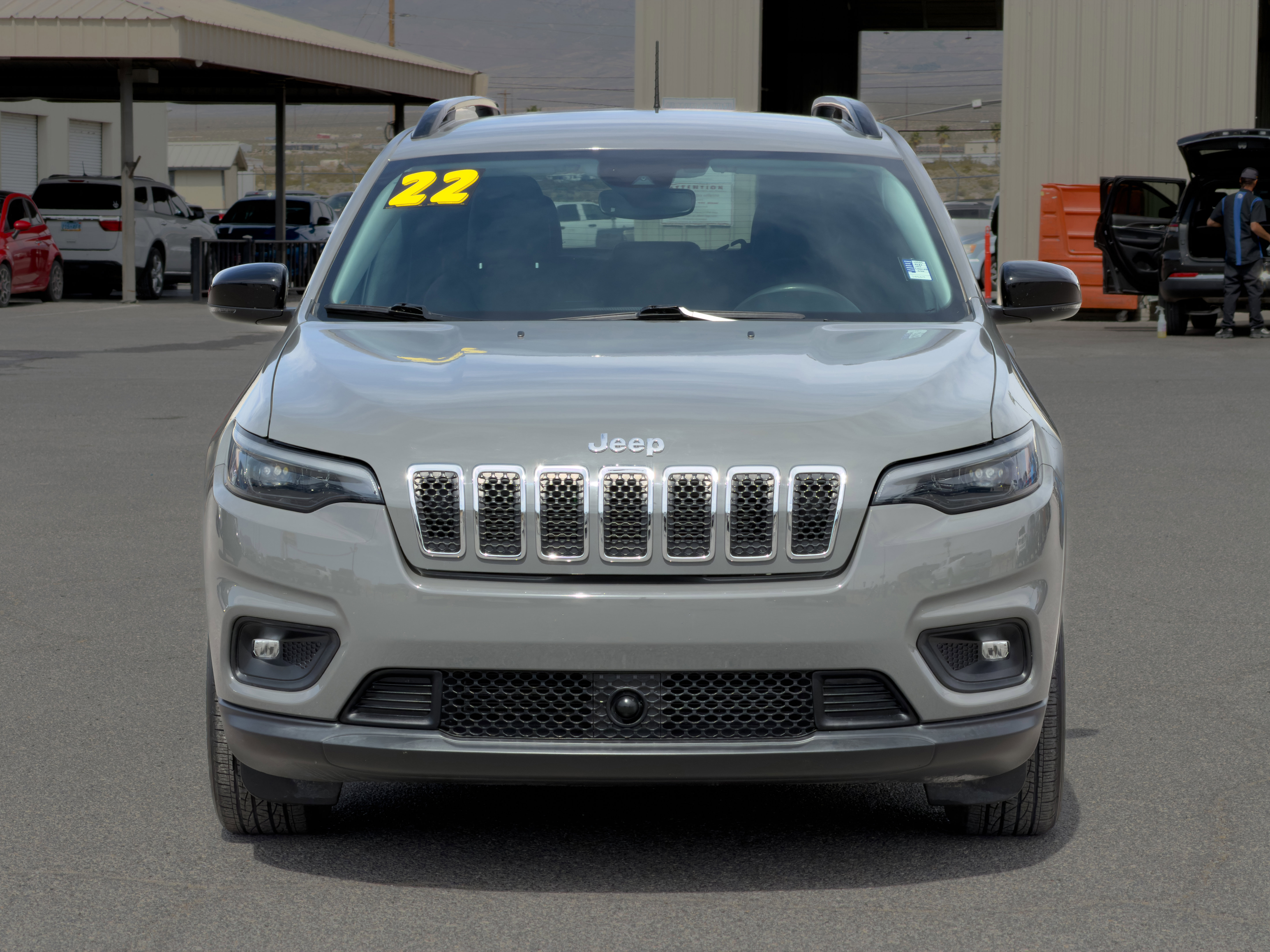 Used 2022 Jeep Cherokee Latitude Lux w/ Mopar Interior Package FWD image 8