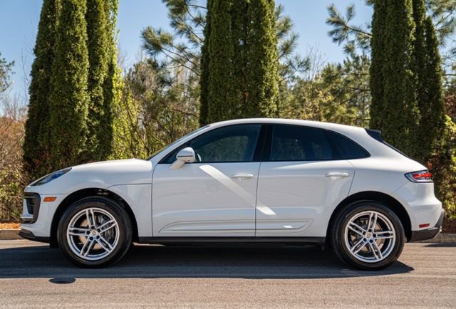 Used 2024 Porsche Macan T w/ Premium Plus Package image 7