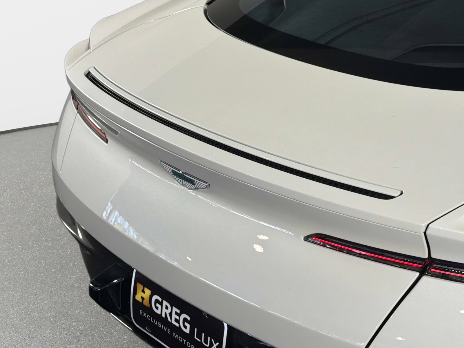 Used 2024 Aston Martin DB12 Coupe RWD image 17