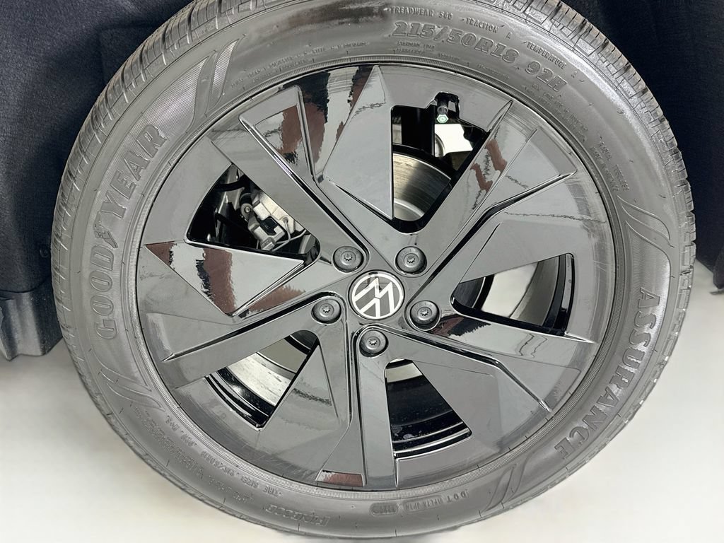 New 2026 Volkswagen Taos SE FWD image 29