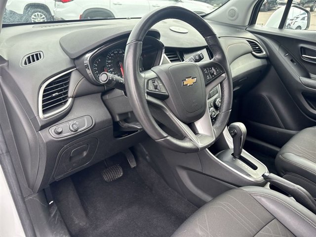 Certified 2022 Chevrolet Trax LT w/ LT Convenience Package image 10