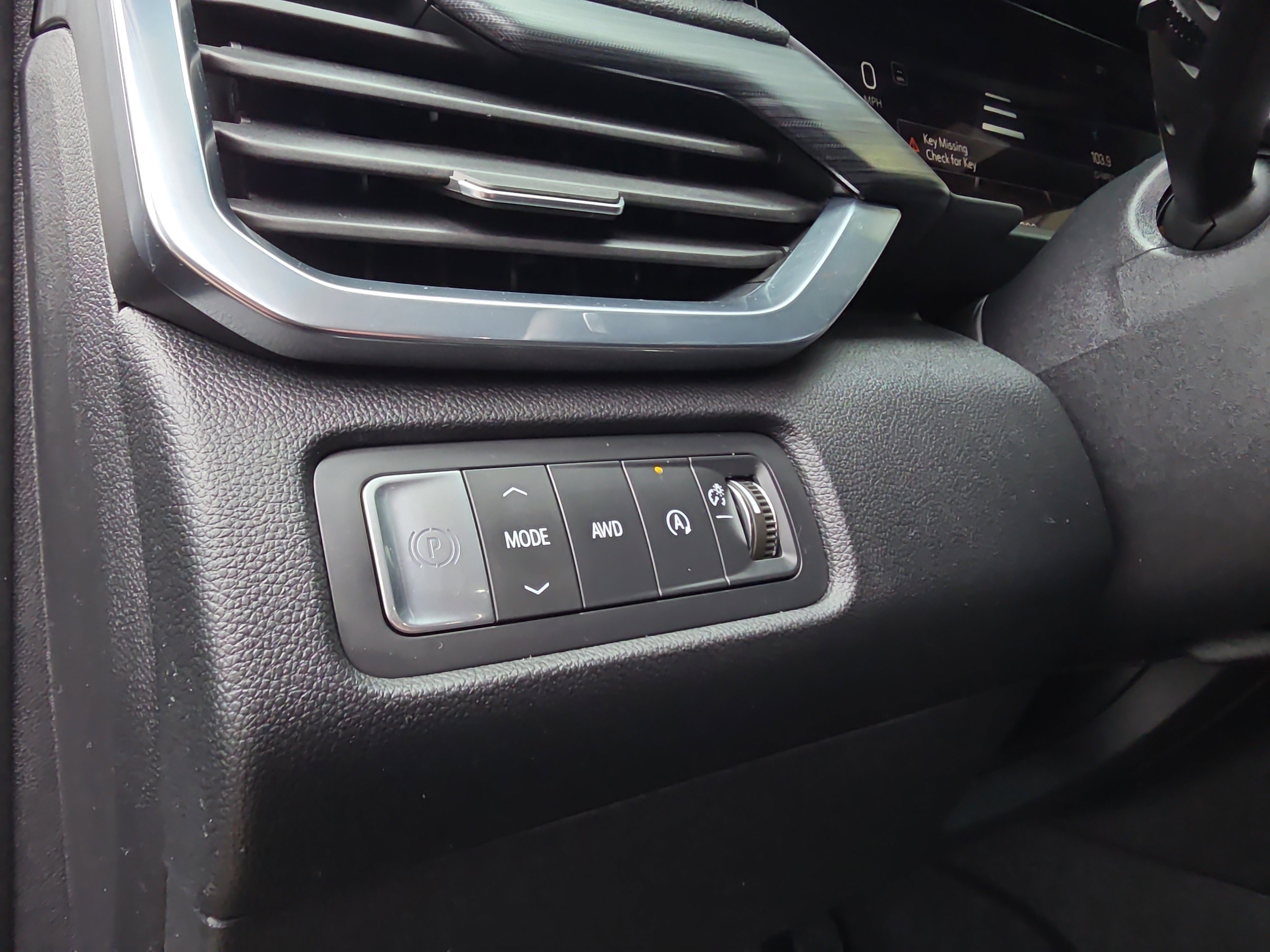 Used 2025 GMC Acadia Elevation image 17