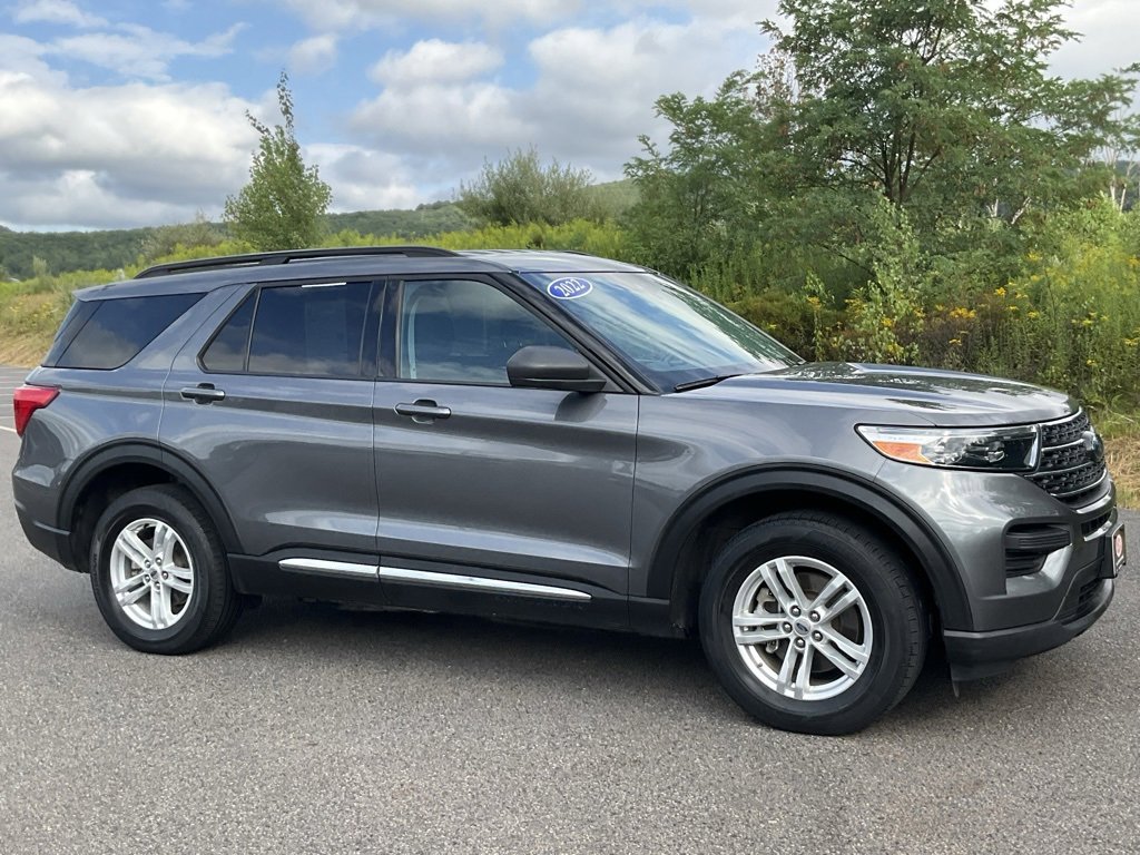 Used 2022 Ford Explorer XLT image 1