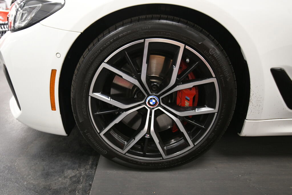 Used 2022 BMW M550i xDrive w/ Executive Package image 35