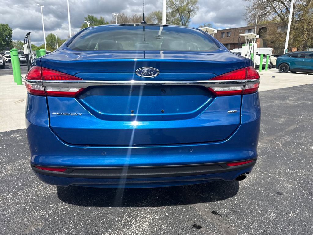 Used 2017 Ford Fusion SE w/ Fusion SE Technology Package FWD image 8