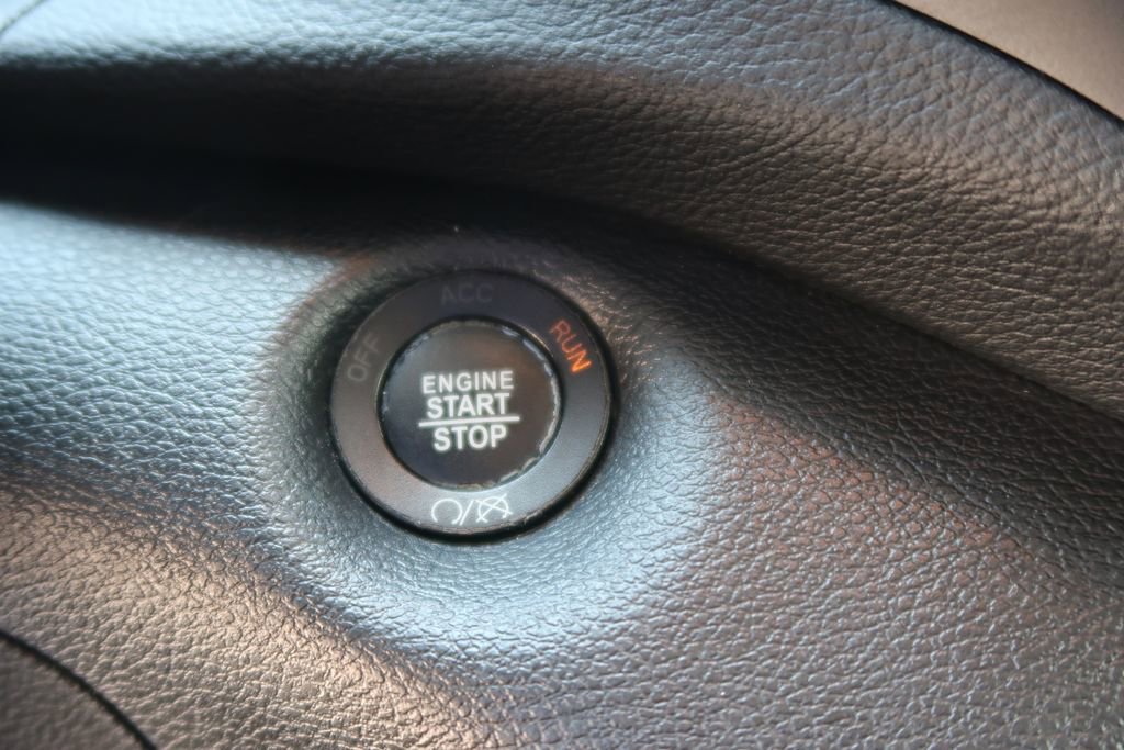 Used 2019 Jeep Cherokee Limited image 29